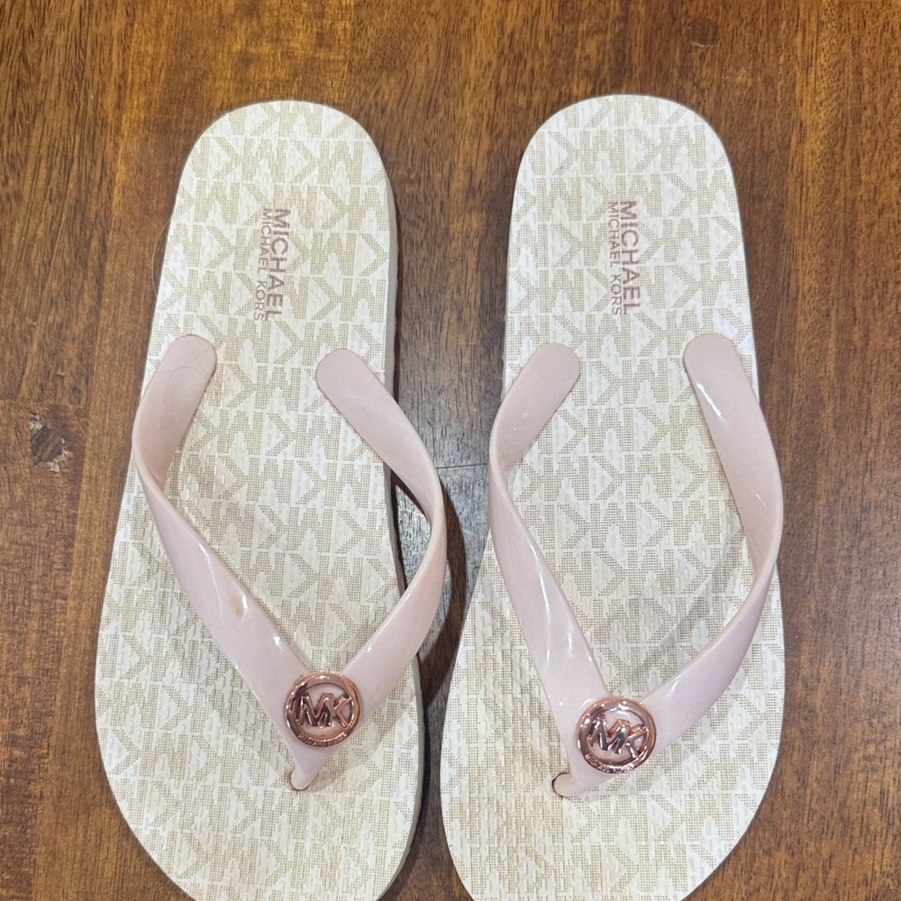 Michael Kors Peach Logo Flip Flops - Picture 4 of 7